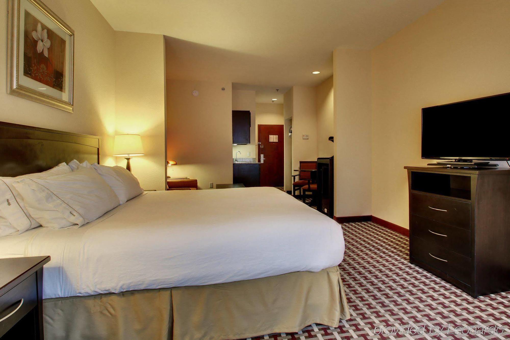 Express & By Ihg Laurel