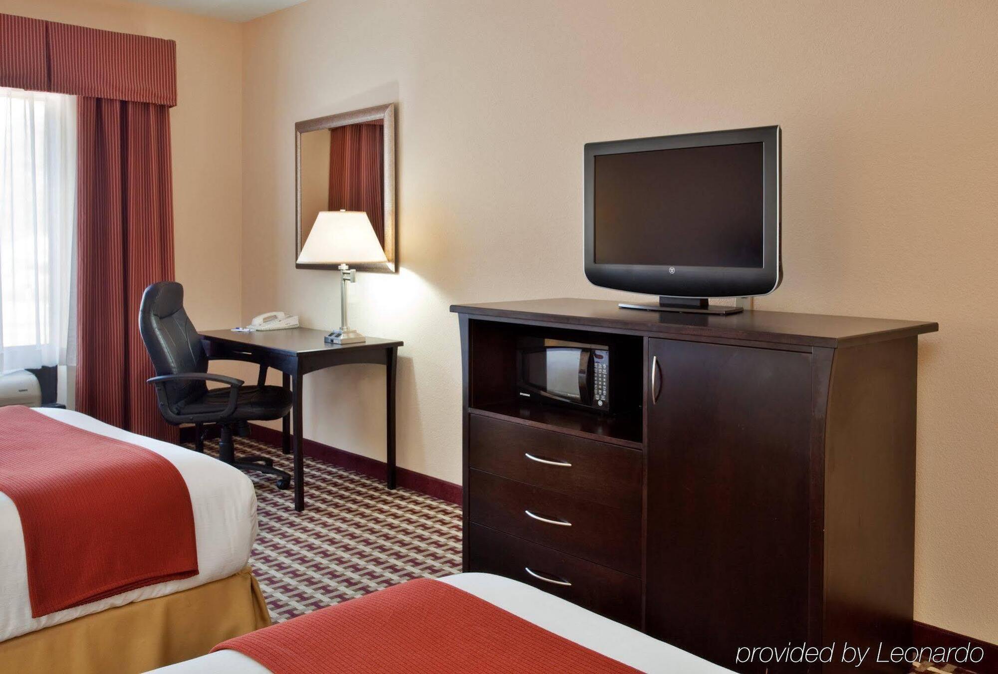 Express & By Ihg Hotel 2*
