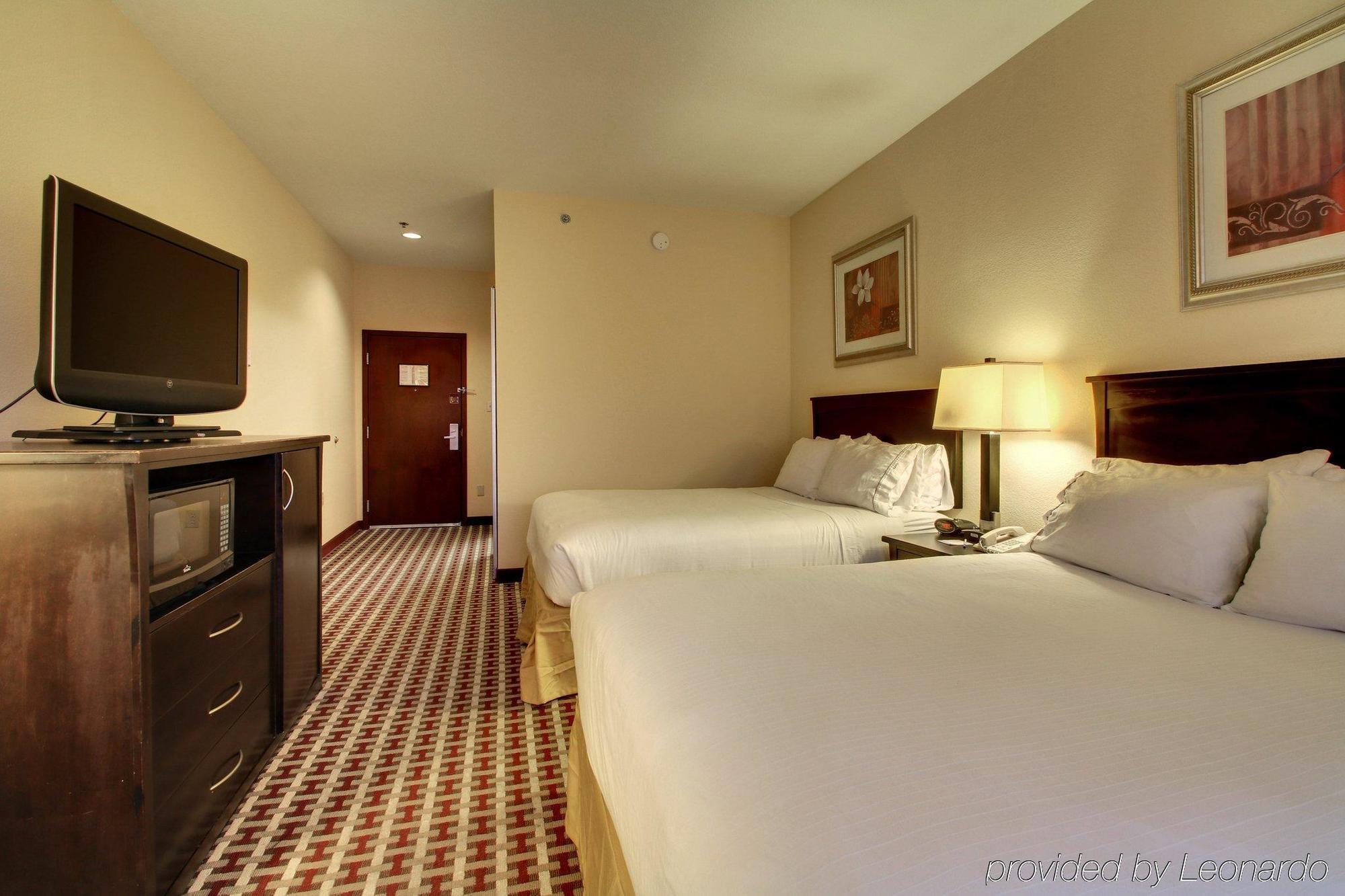Express & By Ihg 2*