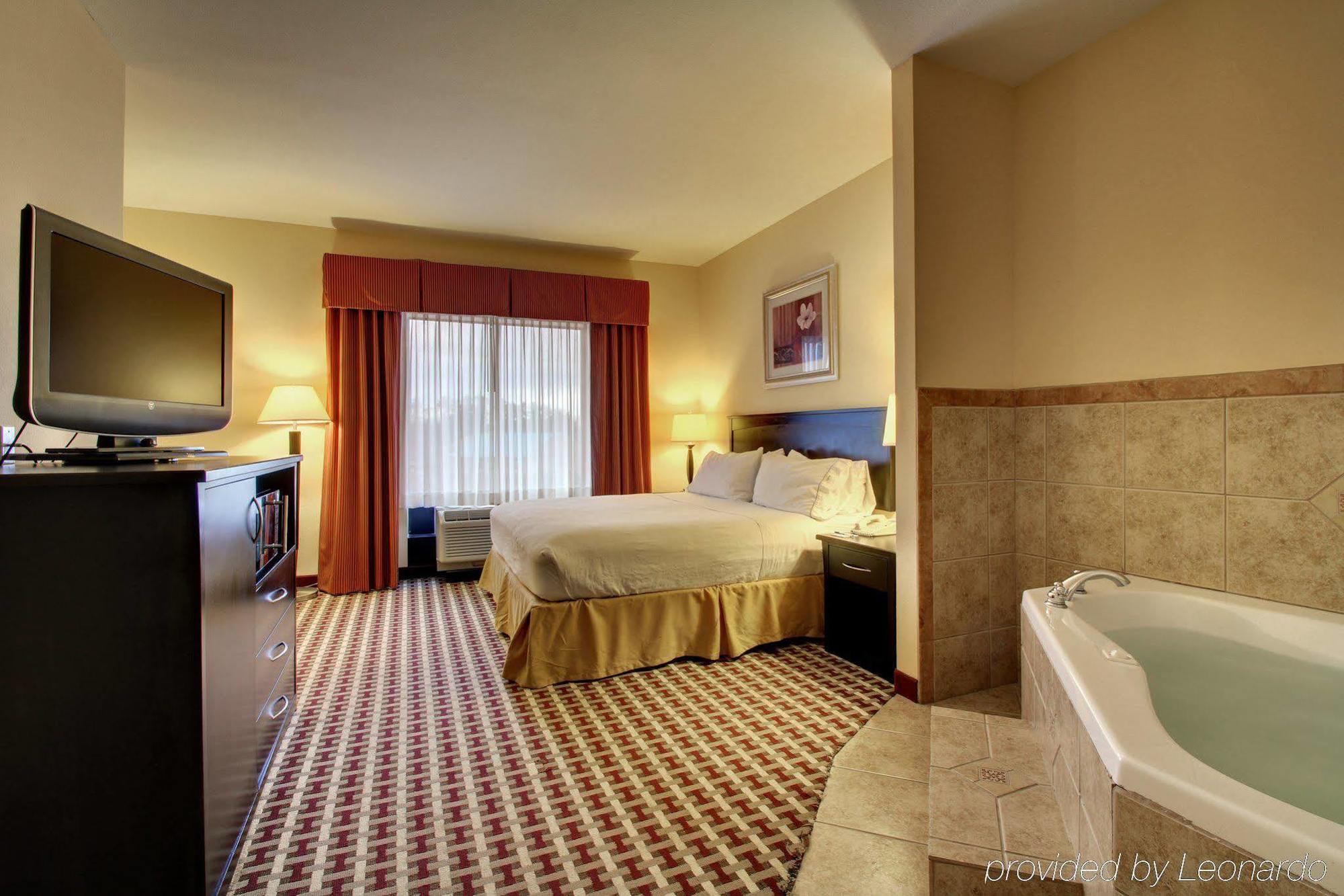 Express & By Ihg 2* Laurel