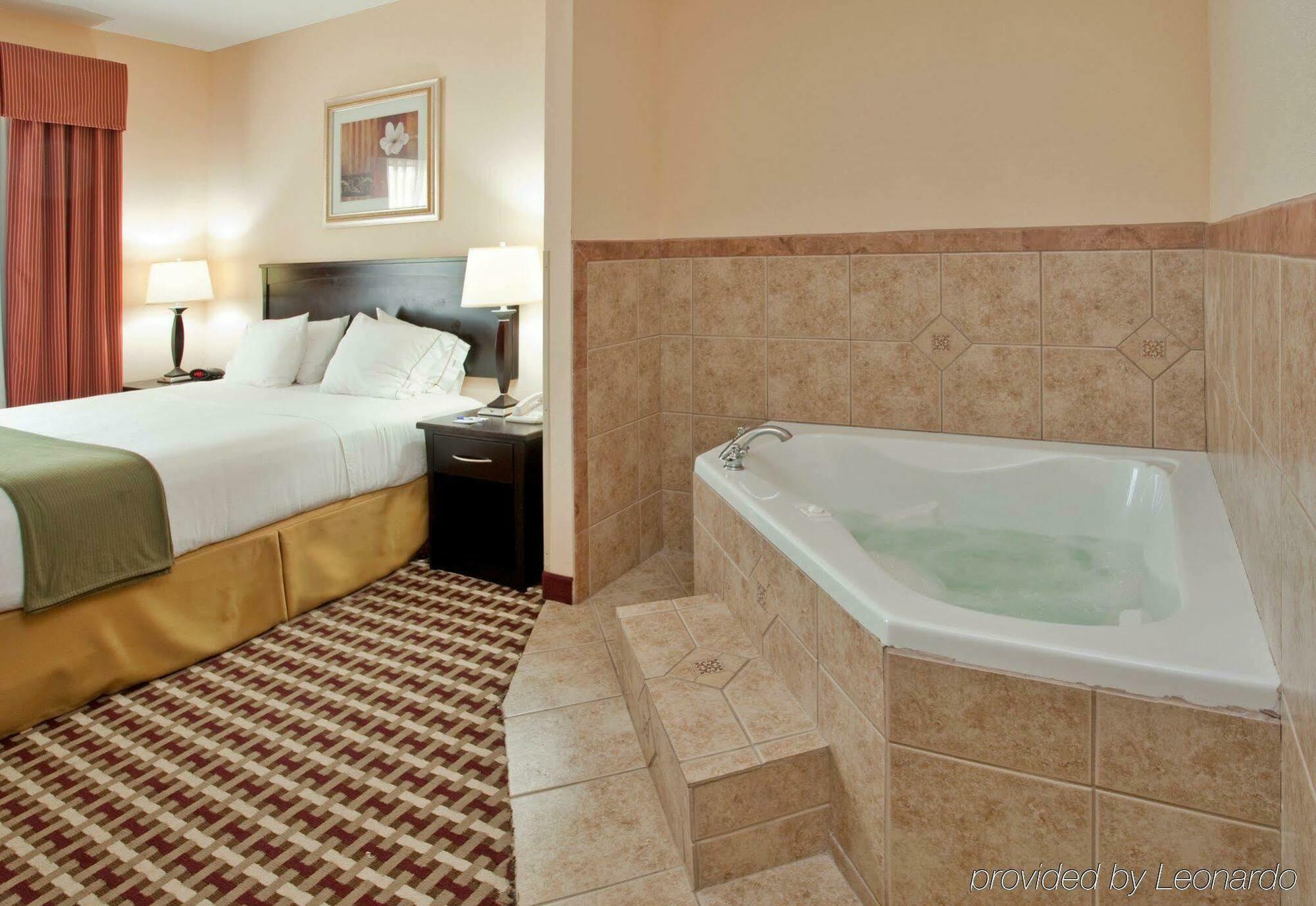 Express & By Ihg Laurel
